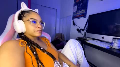 xStarGazingx online show from December 5, 2025, 2:31 am