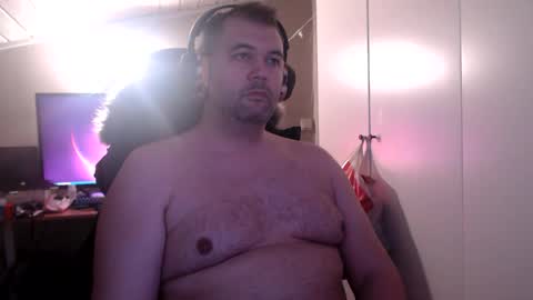 SlaveTrainingToServe86 online show from December 18, 2025, 5:41 pm