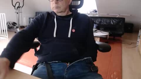 Snapshot of xtommix69 chatting on December 22, 2025, 1:41 pm xtommix69 online show from December 22, 2025, 1:41 pm