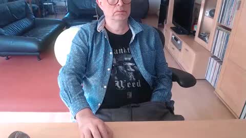 Snapshot of xtommix69 chatting on April 7, 2026, 9:10 am xtommix69 online show from April 7, 2026, 9:10 am