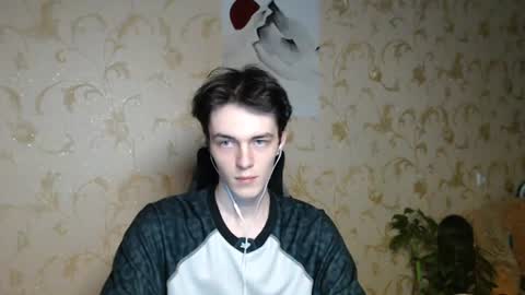 traqqq online show from June 13, 2026, 9:02 pm