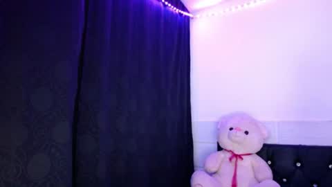 Snapshot of xx_johnson_xx chatting on August 4, 2026, 7:33 am VALE online show from August 4, 2026, 7:33 am