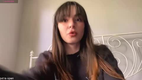 Snapshot of xx_lily chatting on May 19, 2026, 11:38 am Lily online show from May 19, 2026, 11:38 am