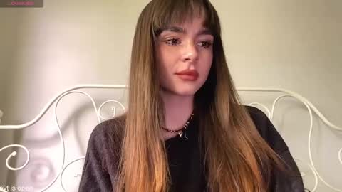 Snapshot of xx_lily chatting on June 4, 2026, 10:54 am Lily online show from June 4, 2026, 10:54 am