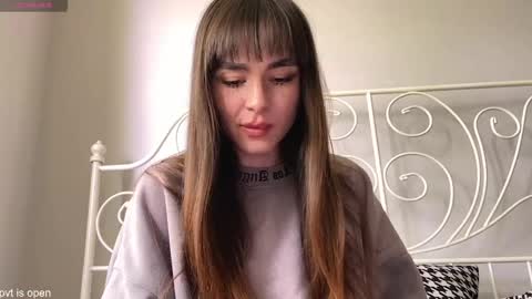Snapshot of xx_lily chatting on June 5, 2026, 10:54 am Lily online show from June 5, 2026, 10:54 am