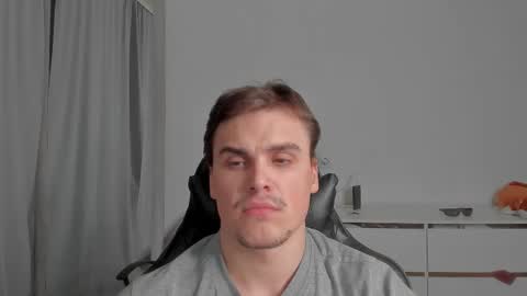 Snapshot of xx_raul_xx_ chatting on March 8, 2026, 2:04 am raul online show from March 8, 2026, 2:04 am