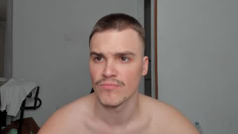 Snapshot of xx_raul_xx_ chatting on April 4, 2026, 9:40 am raul online show from April 4, 2026, 9:40 am