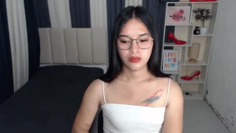 CHLOES ROOM online show from September 11, 2025, 4:51 pm