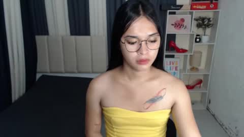 CHLOES ROOM online show from September 13, 2025, 10:04 am