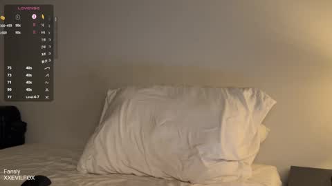 Snapshot of xxevilfox chatting on April 15, 2026, 10:43 pm Fox online show from April 15, 2026, 10:43 pm