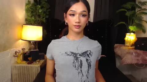 Snapshot of xxgoddessofsatisfactionxx chatting on October 21, 2025, 5:02 pm Sophie online show from October 21, 2025, 5:02 pm