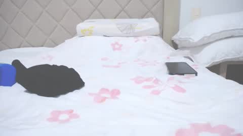 xxiisshi online show from February 28, 2025, 1:26 am