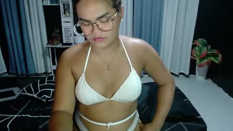 Snapshot of xxkylie_smithxx chatting on April 23, 2026, 12:29 pm Kylie Smith online show from April 23, 2026, 12:29 pm