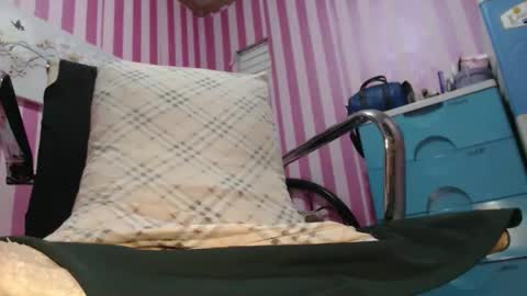 xxrowenatastycockforyouxx online show from May 19, 2026, 1:44 am