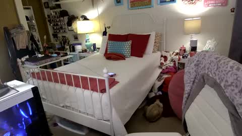 Strawberry Jane online show from February 10, 2025, 3:24 am