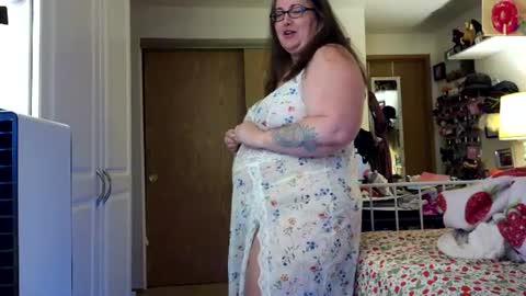 Snapshot of xxstrawberryjanexx chatting on June 9, 2026, 4:35 am Strawberry Jane online show from June 9, 2026, 4:35 am