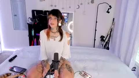 Muse n Poppy online show from March 4, 2026, 10:05 pm