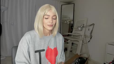 xxx_leila online show from December 15, 2024, 7:13 am