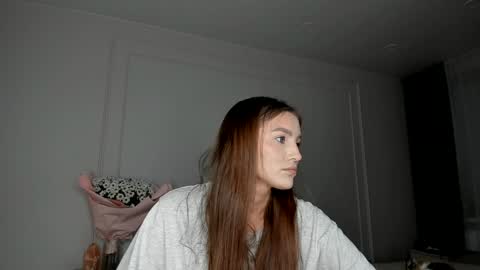 xxx_leila online show from November 22, 2025, 1:43 pm