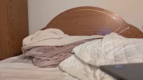 xxfredmtl18xx online show from January 5, 2025, 2:41 pm