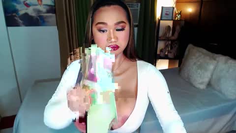 OLIVIA online show from January 14, 2025, 6:17 pm