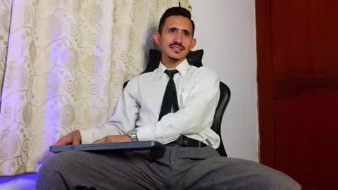 Snapshot of xxxhome_alonexxx chatting on May 4, 2026, 7:43 pm Kev online show from May 4, 2026, 7:43 pm