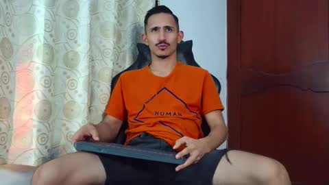 Snapshot of xxxhome_alonexxx chatting on May 18, 2026, 7:52 pm Kev online show from May 18, 2026, 7:52 pm