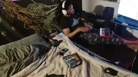 xxxjrstrokesxxx online show from March 1, 2025, 4:44 pm