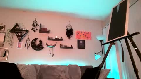 Lola online show from November 18, 2025, 1:44 am