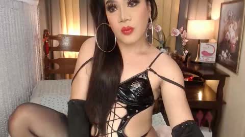 Snapshot of xxxmiss_cathyxxx chatting on February 5, 2026, 9:14 am QUEENCY online show from February 5, 2026, 9:14 am