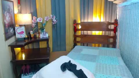 Snapshot of xxxmiss_cathyxxx chatting on August 2, 2026, 1:20 pm QUEENCY online show from August 2, 2026, 1:20 pm