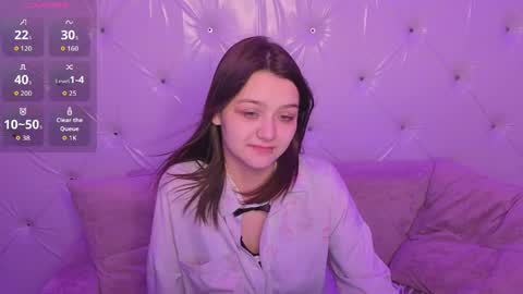 foxy online show from April 22, 2026, 7:04 pm