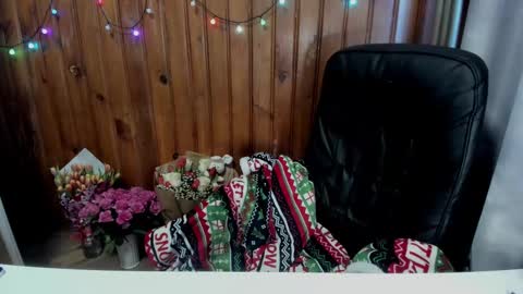 Snapshot of xxxnewlywedsxxx chatting on February 14, 2025, 8:42 am Lana online show from February 14, 2025, 8:42 am