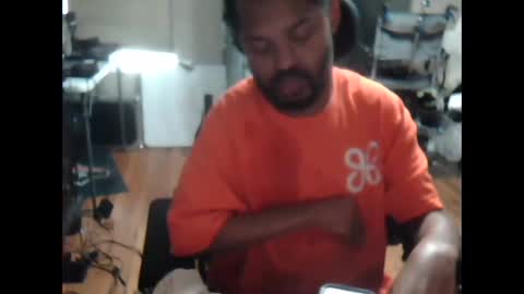 xxxonwheelz online show from September 23, 2025, 6:44 pm