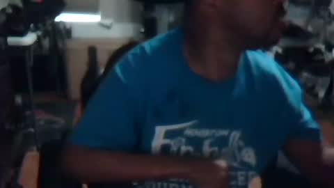 xxxonwheelz online show from April 22, 2026, 10:00 pm