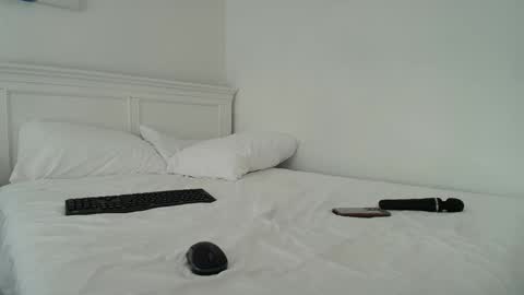 Lil Luna online show from February 9, 2025, 9:06 pm