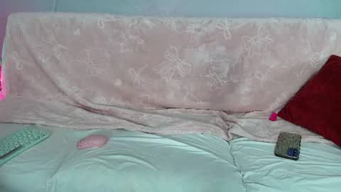 Snapshot of xxxvibesxo chatting on July 18, 2026, 8:07 am Lil Luna online show from July 18, 2026, 8:07 am