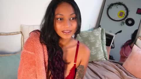 Zara online show from October 29, 2025, 8:21 pm