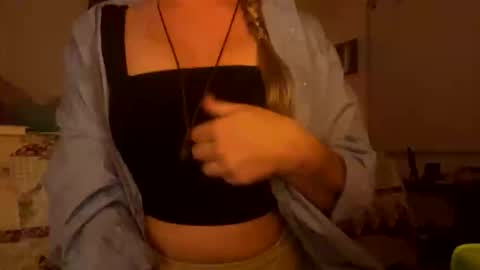 yagirlpeachezzz online show from November 24, 2025, 4:12 am