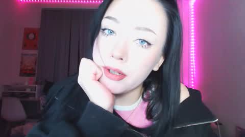 Yami online show from November 18, 2025, 10:36 pm