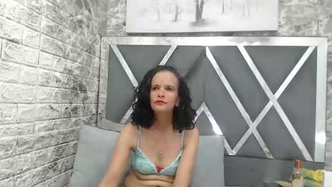 Snapshot of yanetrose chatting on November 2, 2025, 3:42 am yanetrose online show from November 2, 2025, 3:42 am
