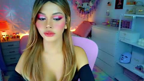 YANG AUDREY LONE online show from October 18, 2025, 11:16 pm