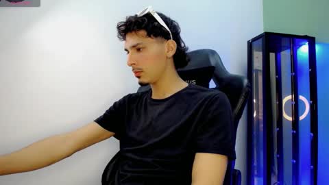 DANILO online show from December 2, 2025, 3:56 am