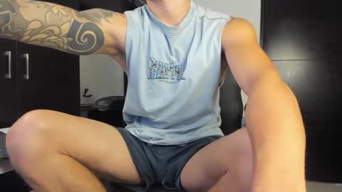 yanpaul83 online show from September 30, 2025, 8:47 pm