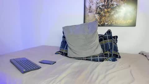 yanpaul83 online show from October 1, 2025, 3:07 pm