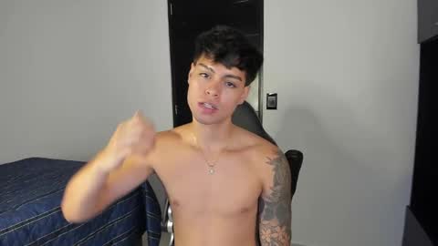 yanpaul83 online show from November 18, 2025, 11:15 pm