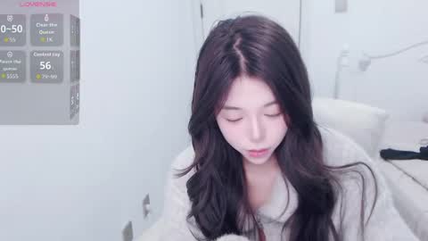 yaoyaoliu online show from April 13, 2026, 1:49 pm