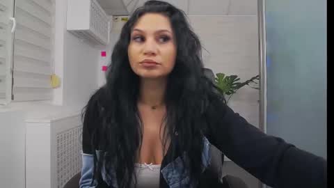 Yara online show from November 24, 2025, 4:34 am