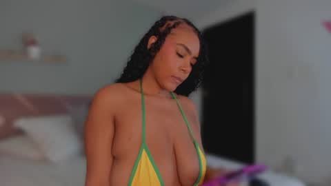 Snapshot of yarirose chatting on July 24, 2026, 4:27 pm Yary online show from July 24, 2026, 4:27 pm