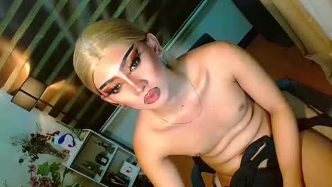 miss yasii online show from April 15, 2026, 6:04 pm